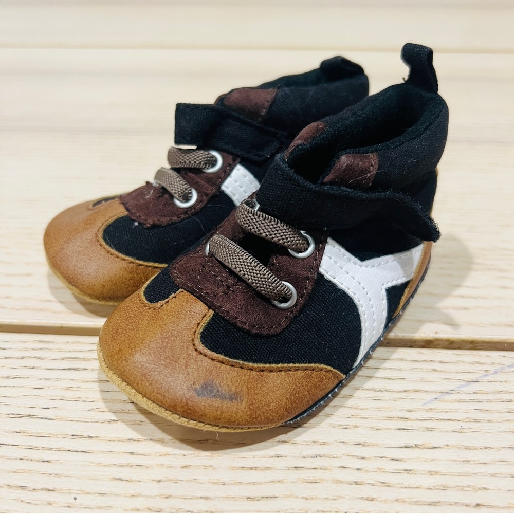 Carter’s Boys Black Brown white Slip On Casual Sneakers Size 3-6m